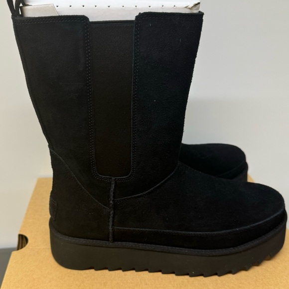 UGG CHELSEA PLATFORM SHORT SIZE 9 BLACK NIB WOMANS - Picture 1 of 6